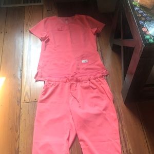 Scrub set